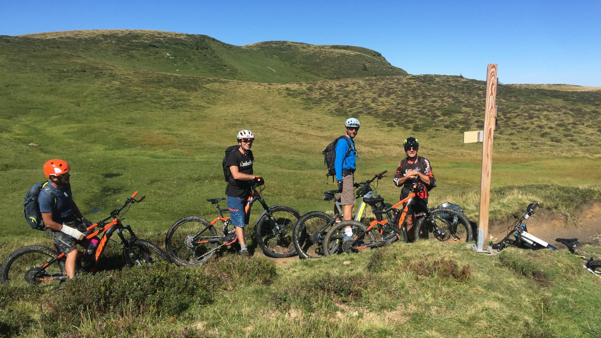 Location de vélos éléctriques entre amis, avec la famille en journée, demi journée découverte de magnifique endroit dans la réserve naturelle de Passy