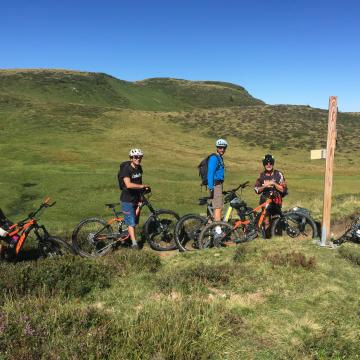 Location de vélos éléctriques entre amis, avec la famille en journée, demi journée découverte de magnifique endroit dans la réserve naturelle de Passy